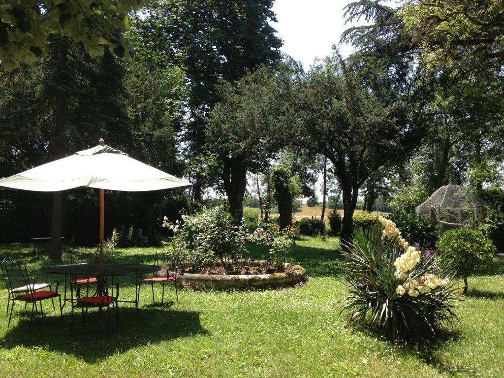 Le Moulin Du Carla Bed & Breakfast Lavaur  Exterior photo